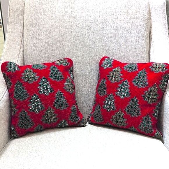 Festive Red & Green Needlepoint Christmas Tree Holiday Pillows Vintage Set of 2 - Picture 1 of 14